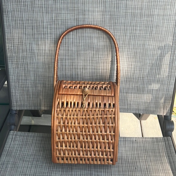 Vintage Rattan Hand Basket - Picture 4 of 7